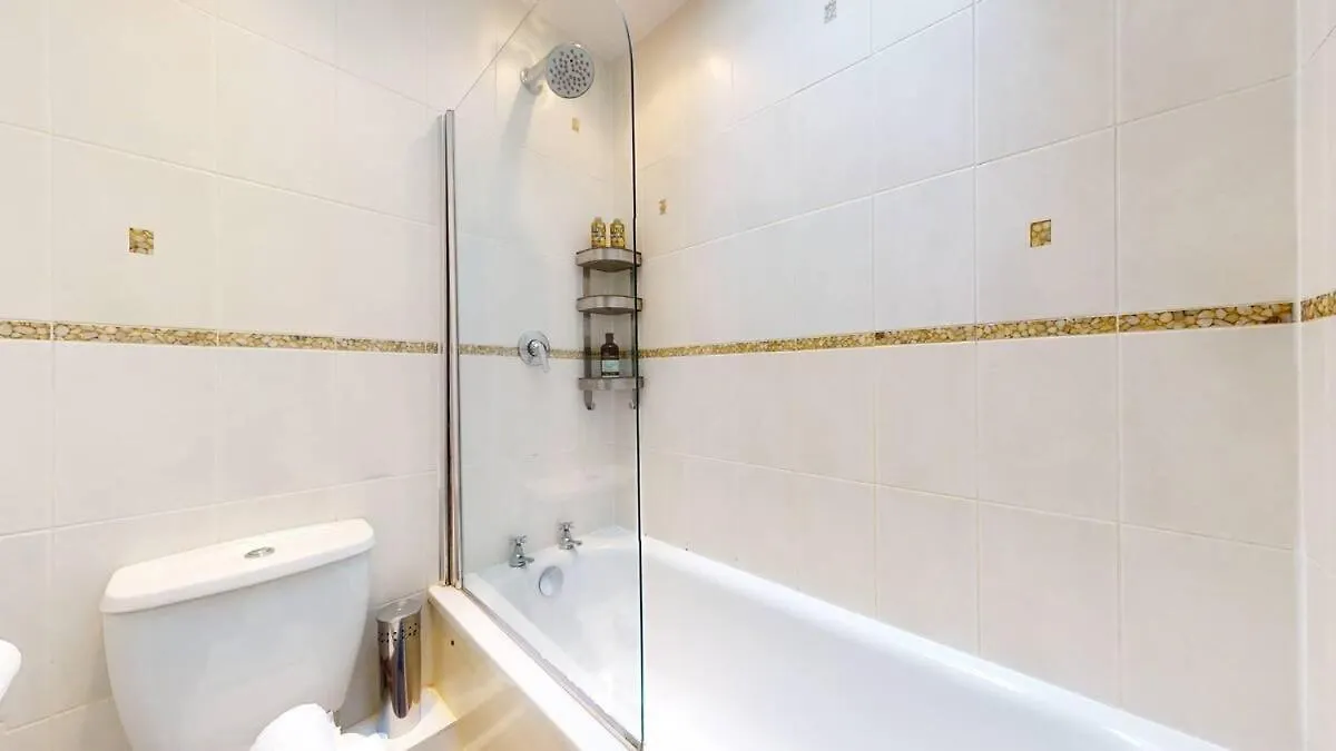 Large 2-Bed Apartment In Cardiff