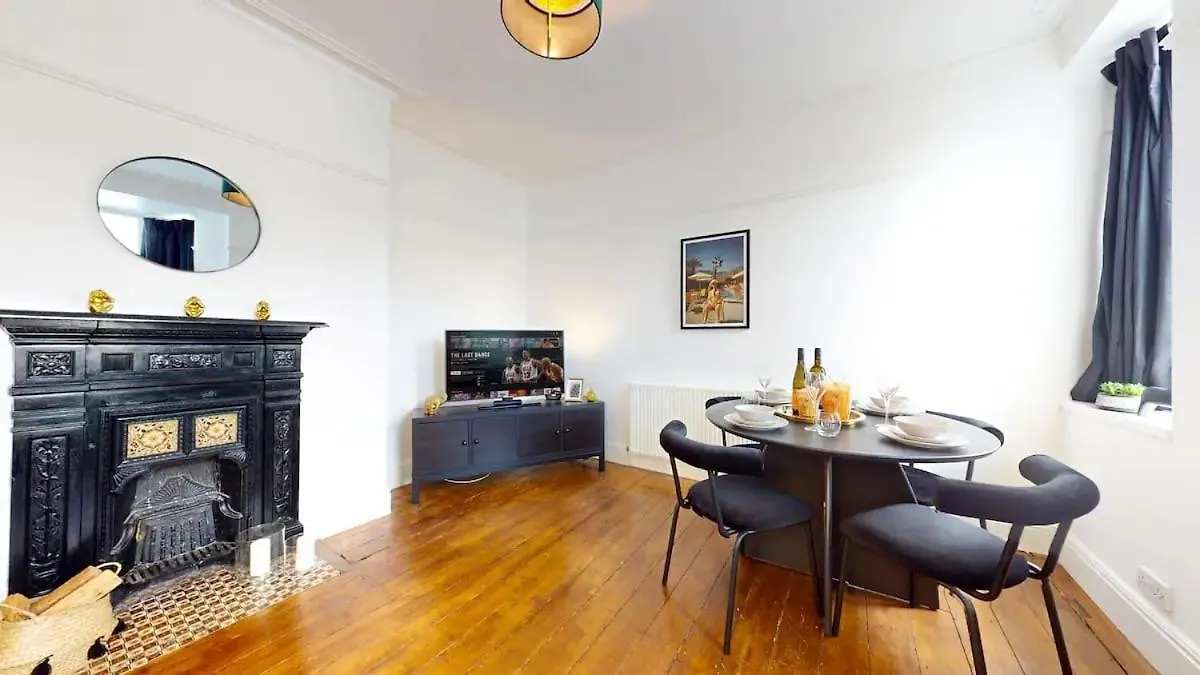 Large 2-Bed Apartment In Cardiff