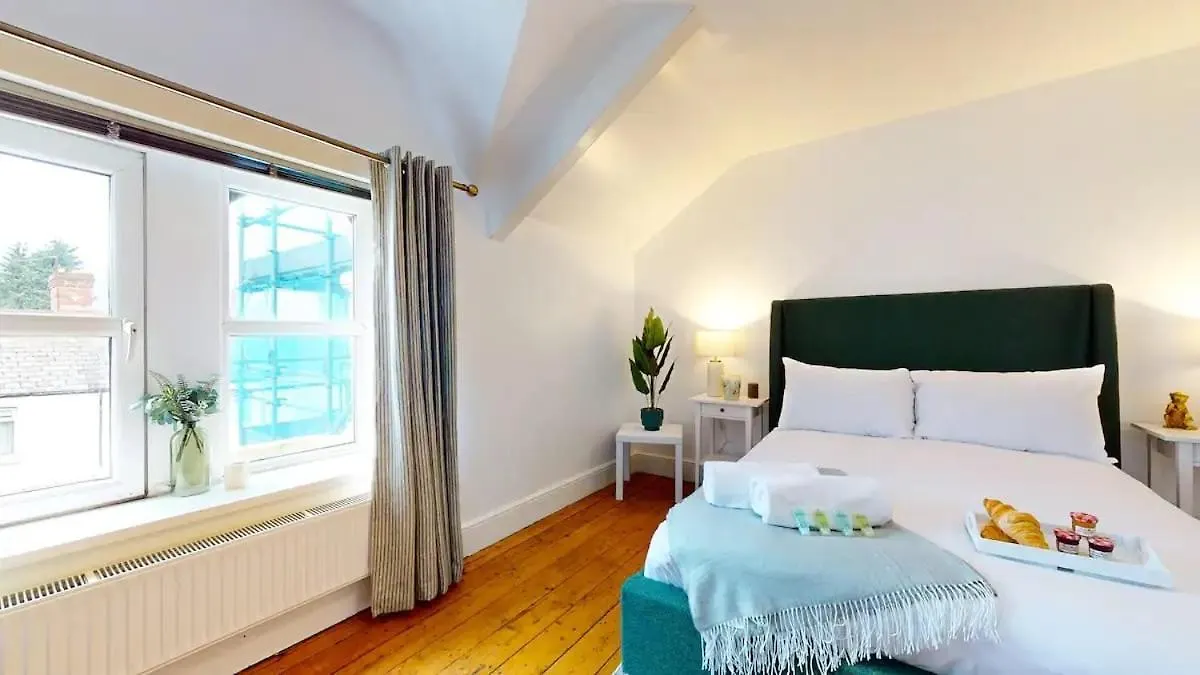 Large 2-Bed Apartment In Cardiff