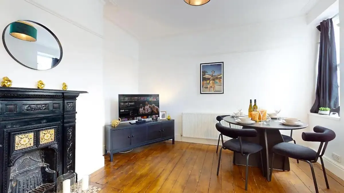 Large 2-Bed Apartment In Cardiff